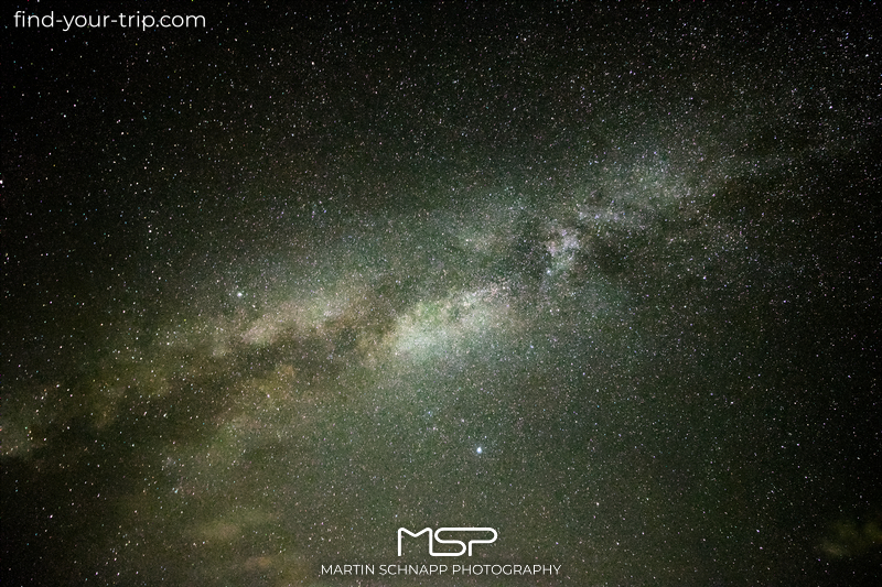 View of the <b><a href='https://en.wikipedia.org/wiki/Milky_Way' target='fyt'> ➔ center of the Milky Way</a></b>. Far from civilization, without light pollution, as here in the Sahara near <b>Merzouga</b> in <b>Morocco</b>, an impressive panorama is offered on clear nights. <a href='https://find-your-trip.com/?t=guide&poi=ma33863&lang=en' target='fyt'><nobr>[ ⭢	map ]</nobr></a>