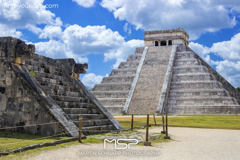 The <b>Pyramid of Kukulcán</b>, called El Castillo by the Spanish conquerors, in the ruined city of <b>Chichén Itzá</b> in <b>Mexico</b> is 30 m high and has nine pyramid steps. The The outer part visible today probably dates from the 11th/12th century, the previous building inside from the 8th/9th century. <a href='https://find-your-trip.com/?t=guide&poi=mx49929&lang=en' target='fyt'><nobr>[ ⭢	map ]</nobr></a>