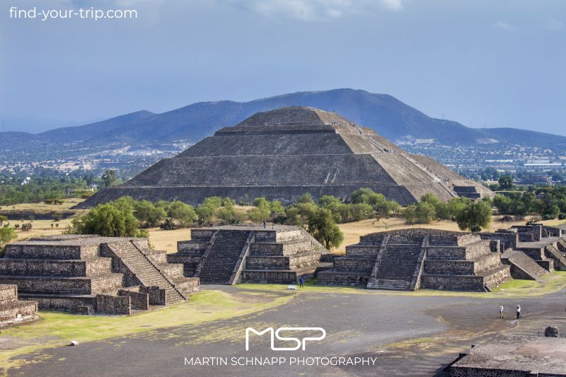 The <b>Pyramid of the Sun</b> in central <b>Teotihuacan</b>, <b>Mexico</b>, was built around 100 AD. With a height of 65 m it is the third largest pyramid in the world. <a href='https://find-your-trip.com/?t=guide&poi=mx11233&lang=en' target='fyt'><nobr>[ ⭢	map ]</nobr></a>