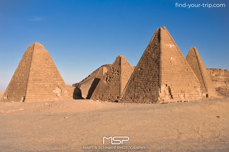Northern group of the <b>Jebel Barkal pyramids</b> near Karima in <b>Sudan</b> <a href='https://find-your-trip.com/?t=guide&poi=sd12059&lang=en' target='fyt'><nobr>[ ⭢	map ]</nobr></a>